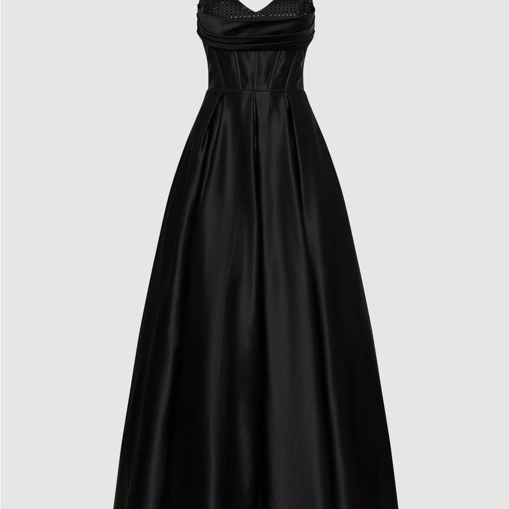 Elegant Black Evening Gown - Picture 3 of 3